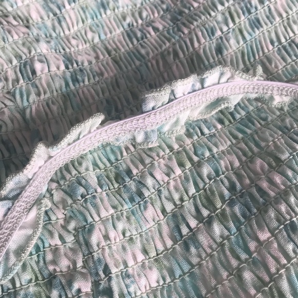 🌻4/$20 Bluenotes Smocked Style Ruffled Tank Top Green & Cream Size Medium New - Picture 7 of 10